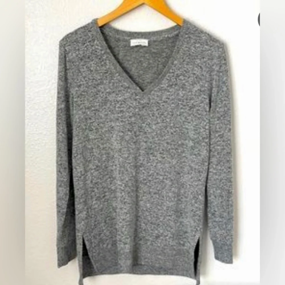Lucky Brand Long line heathered gray v-neck sweater size S